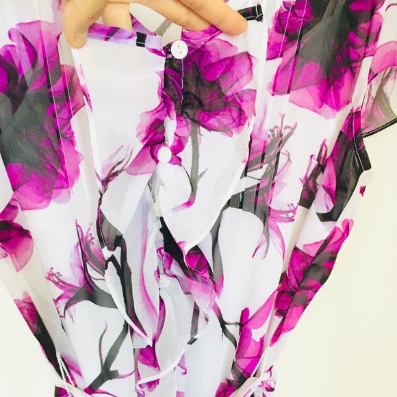 🤑FREE w/ purchase! Floral Button Down Blouse - Picture 6 of 16